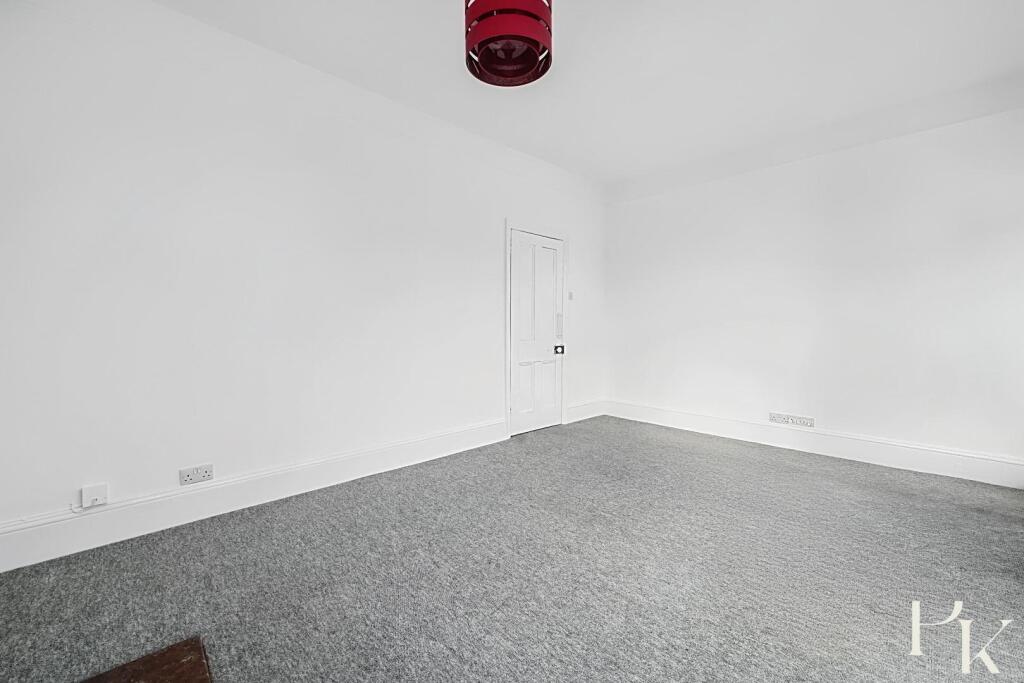 17 Marine Avenue BN3 (14).jpg