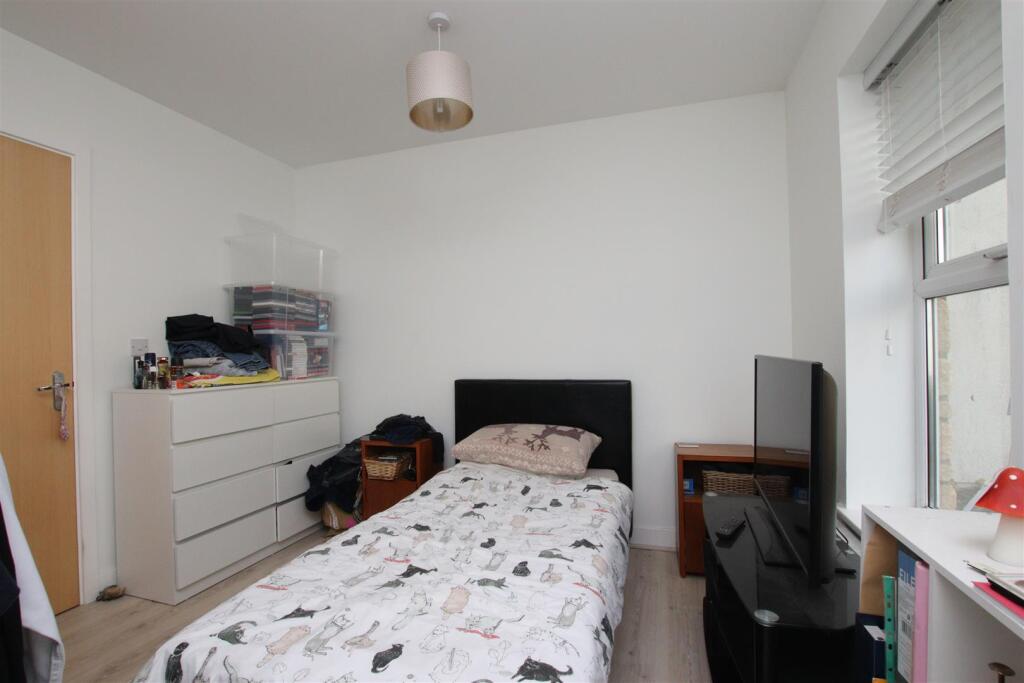 Bedroom 2.JPG