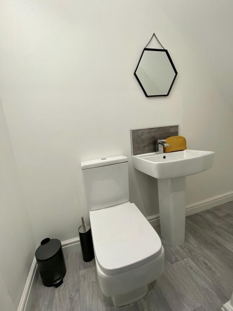 Bedroom 2 ensuite
