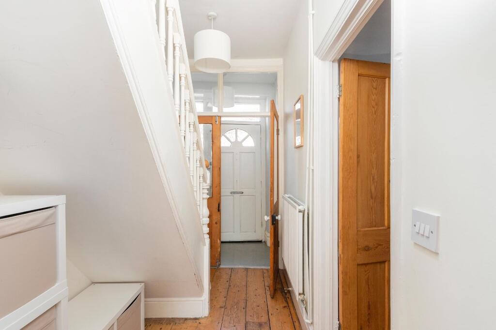 1B1R6BN - Hallway B.jpg