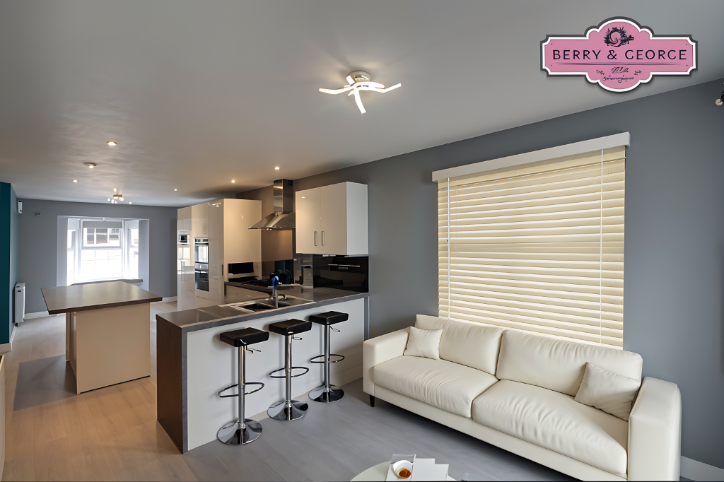 KITCHEN /fAMILY ROOM