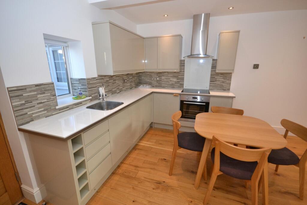 Kitchen /Dining Area