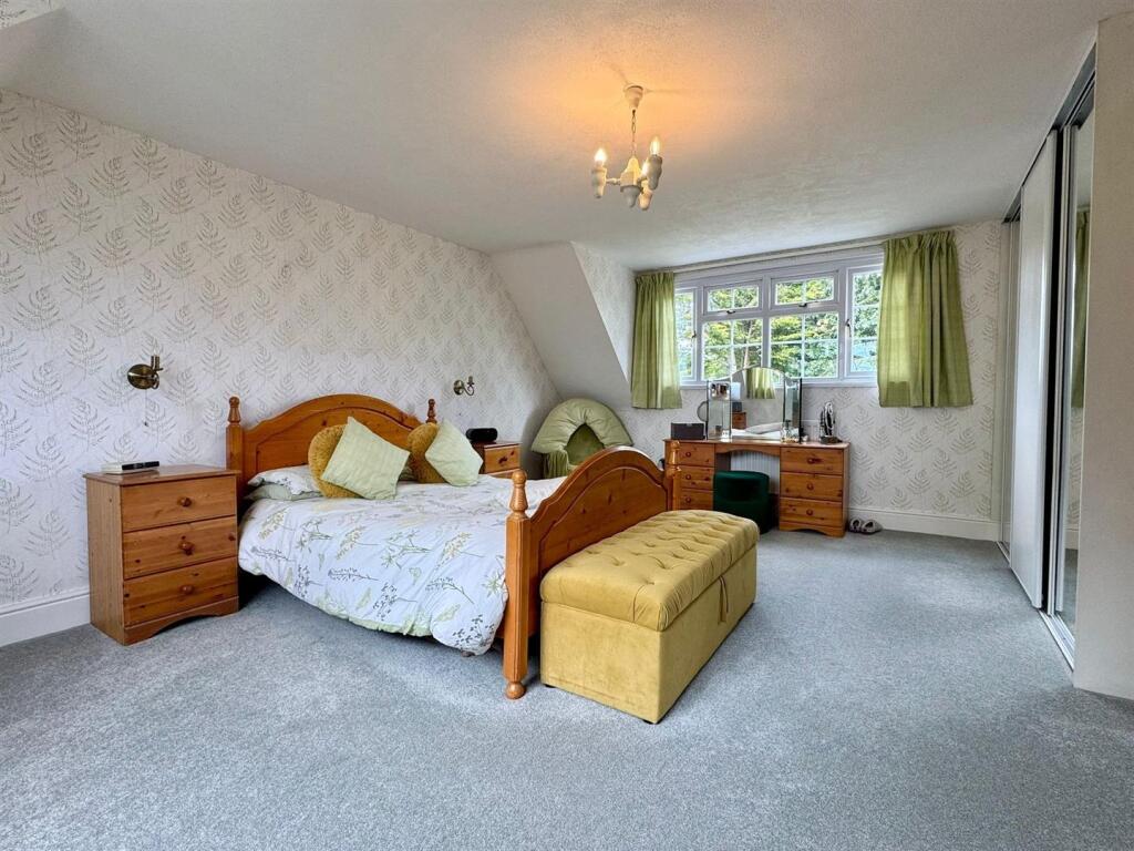 Master bedroom (5)-fotor-20250606142232.jpg