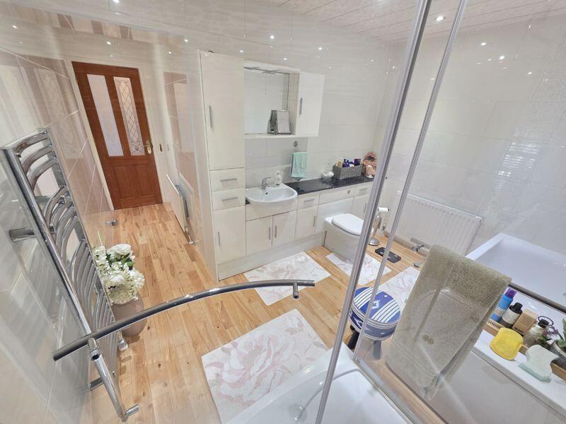 Bathroom &amp; Shower Room 