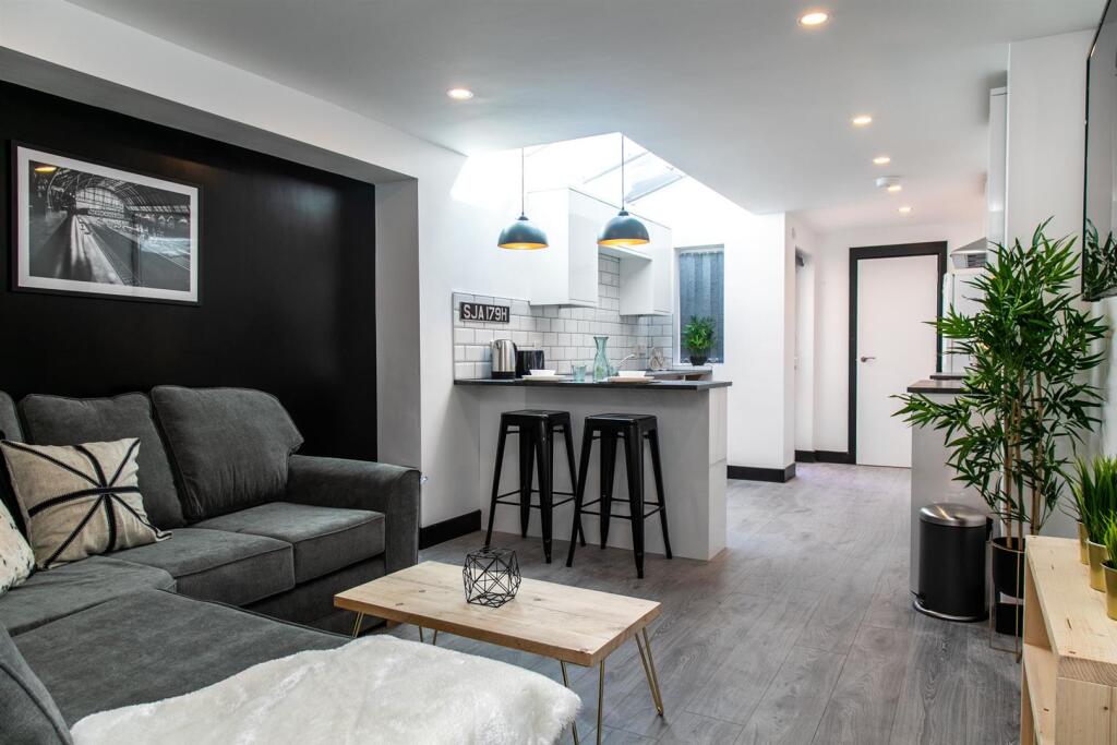 46 Dean St LR-29.jpg