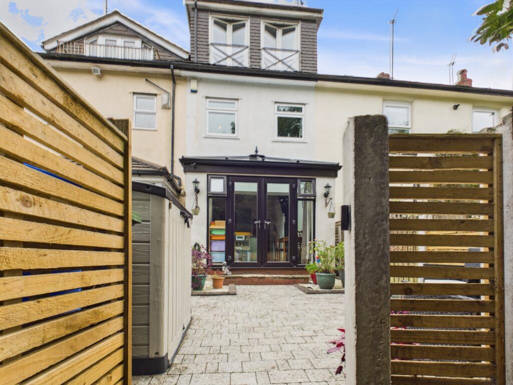 CAM03729G0-PR0080-STILL036