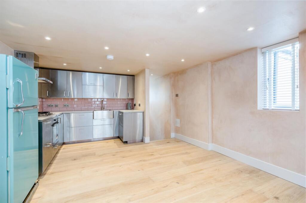 Open plan kitchen/lounge