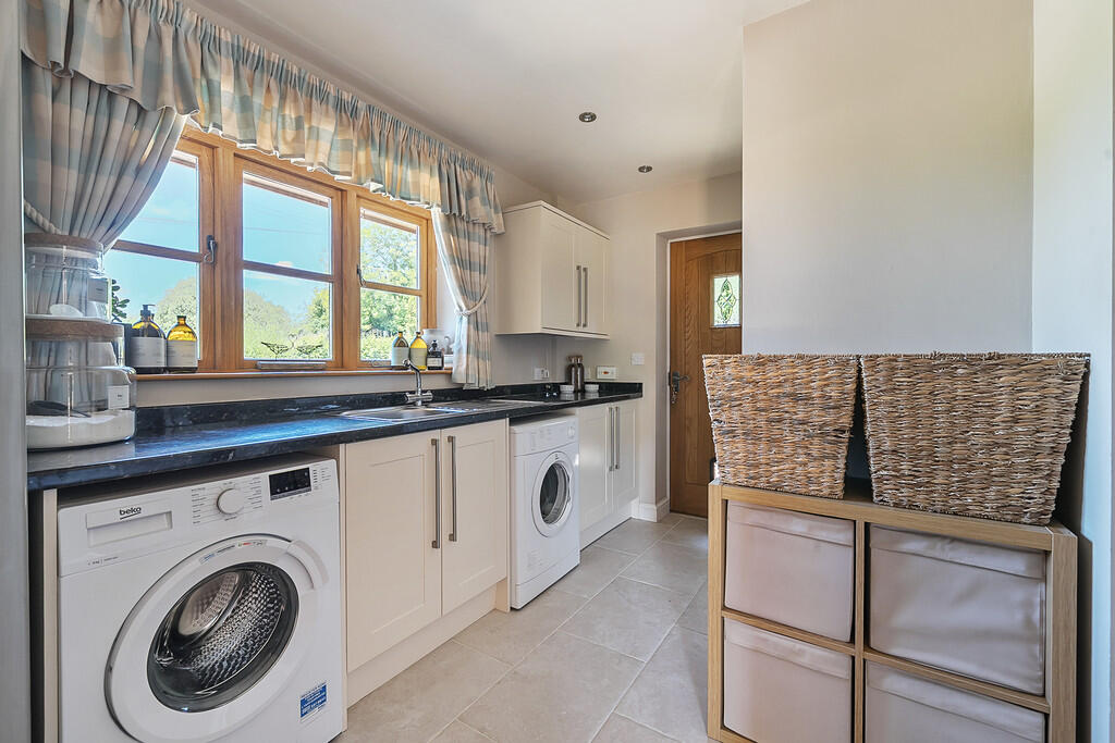 1303673-9-6852d91...