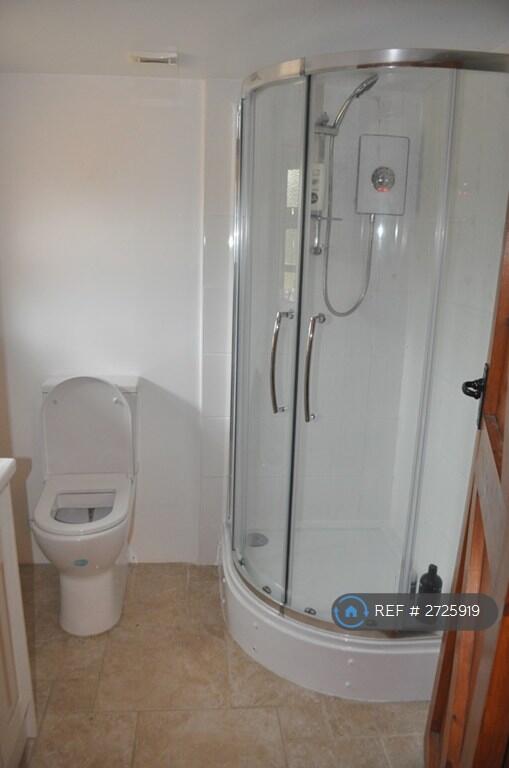 Main Bedroom En-Suite
