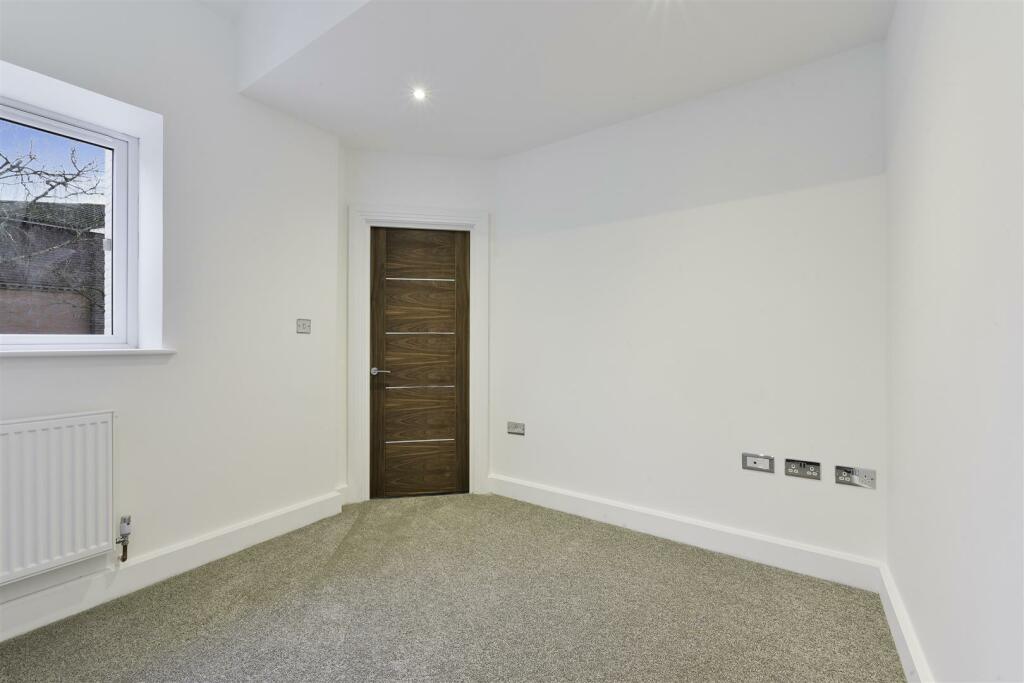 LYNWOOD OAKS FLAT 2 - (4).jpg