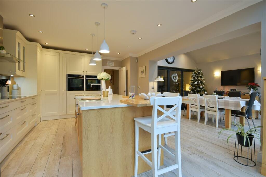 KITCHEN /
