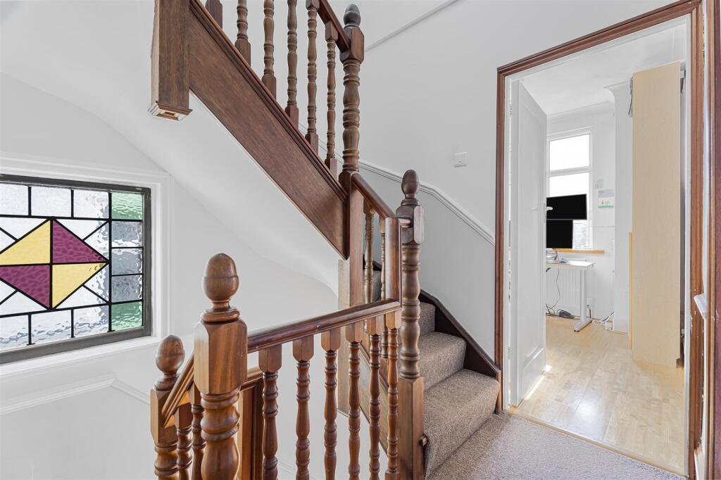 1ST FLOOR LANDING