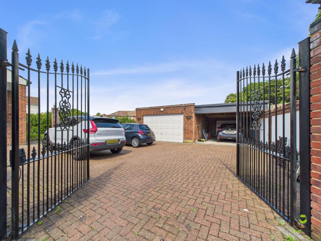 Presented by Nicoleta at EweMove Bexleyheath and D