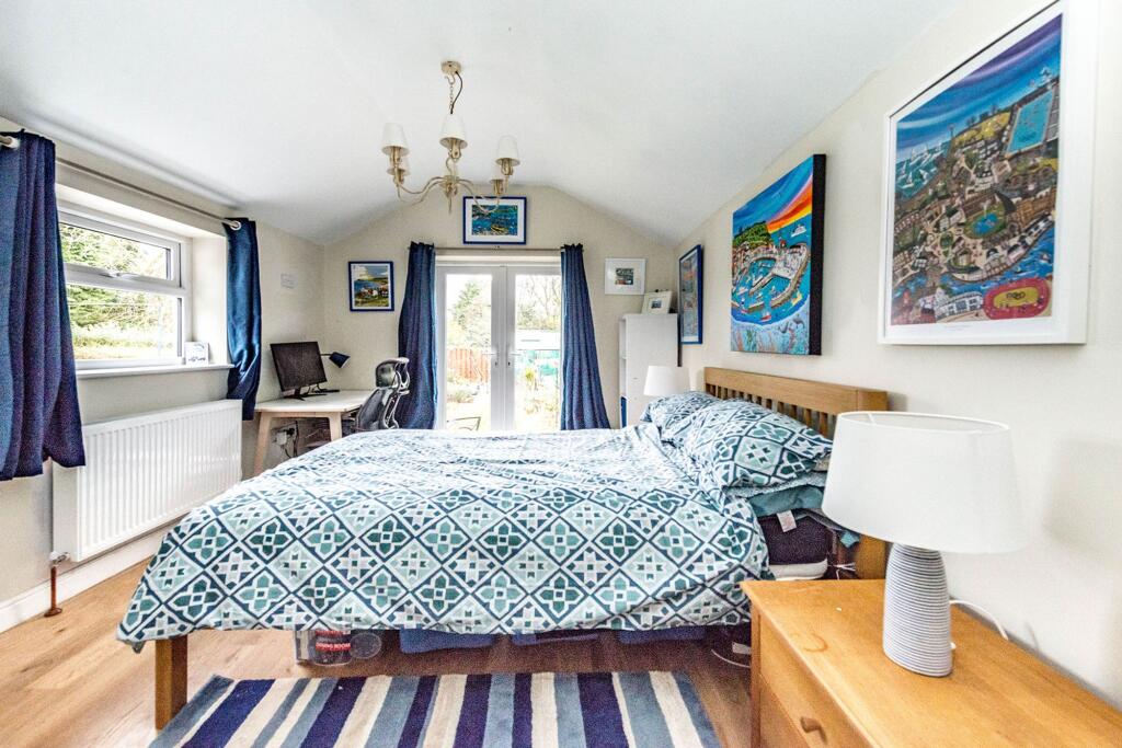 GROUND FLOOR BEDROOM AND BATHROOM