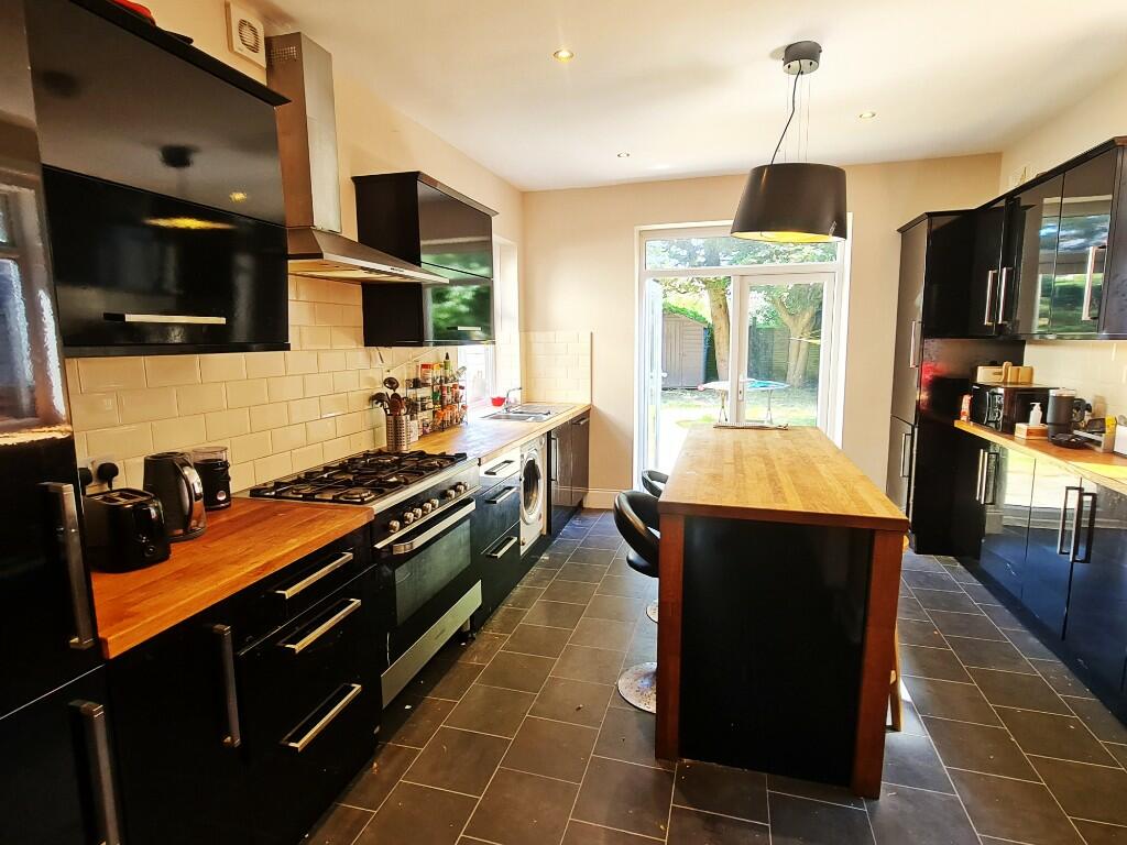 Kitch / Br'fast Room
