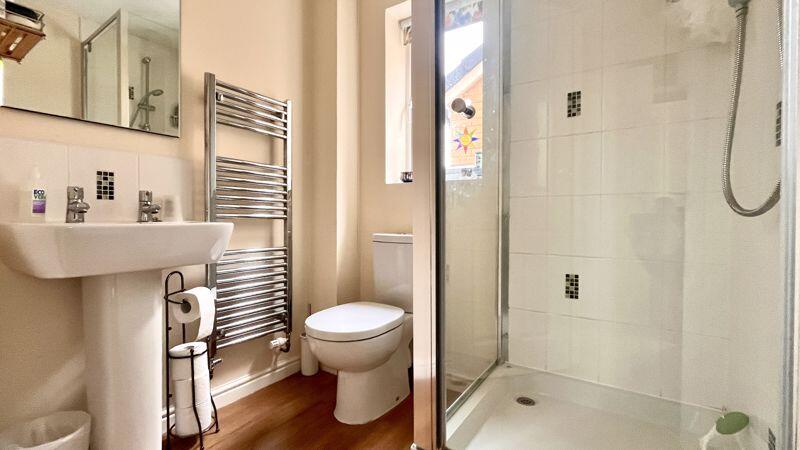 En-Suite to Bedroom 1