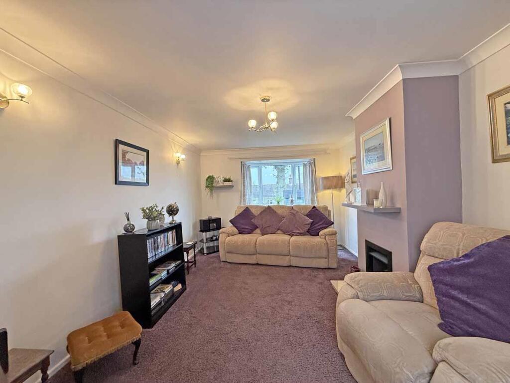 Selkirk Place 23 - Lounge 1.jpg