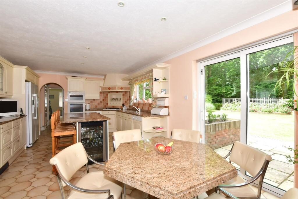 Kitchen/ Breakfast Room