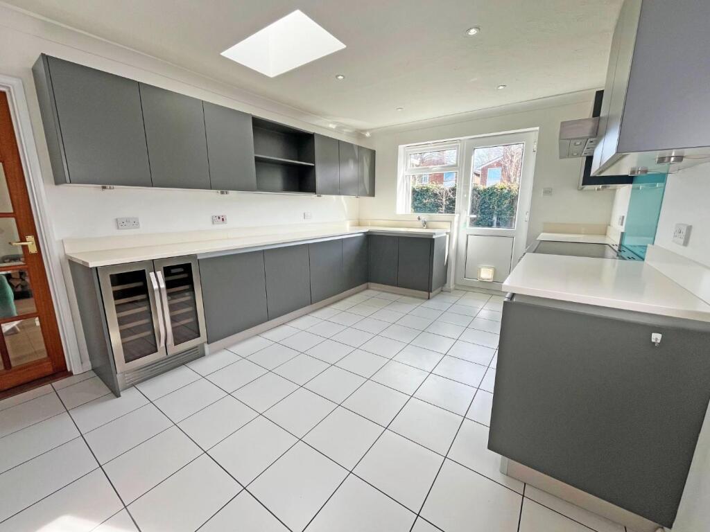 Kitchen1.jpg