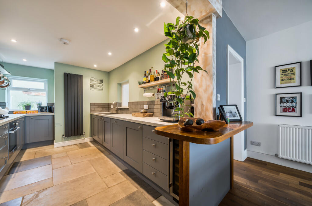 1370929-22-68f8c8...