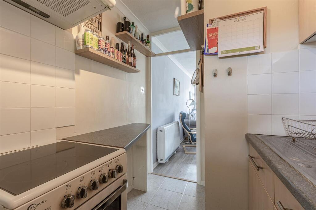 New Court, KT15 2EE - 6.jpg