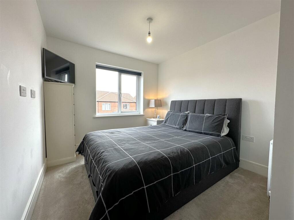 Master Bedroom 542