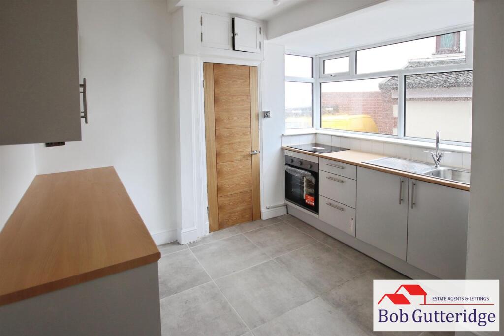 FITTED KITCHEN