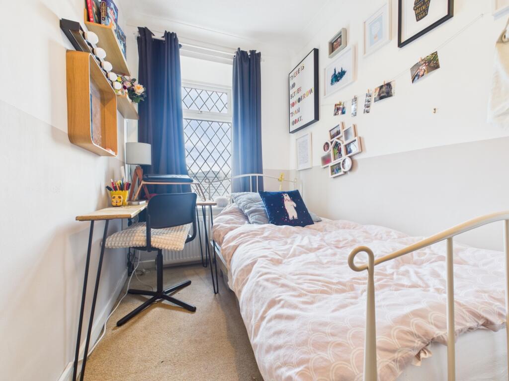 CAM03729G0-PR0196-STILL006