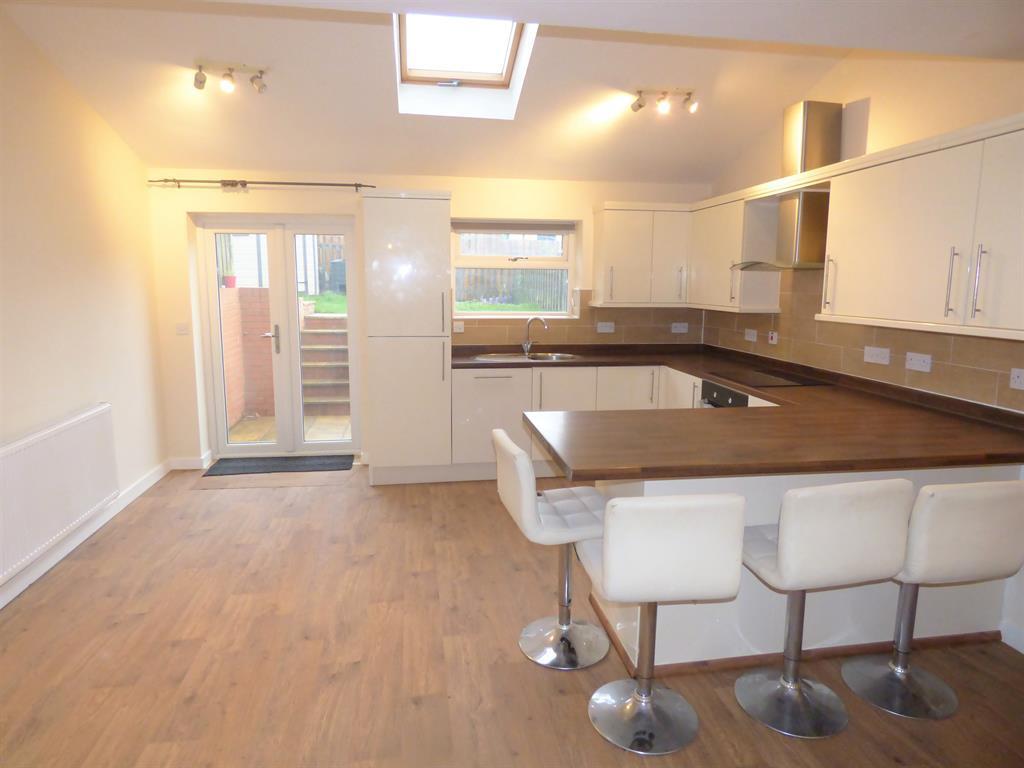 DINING/KITCHEN