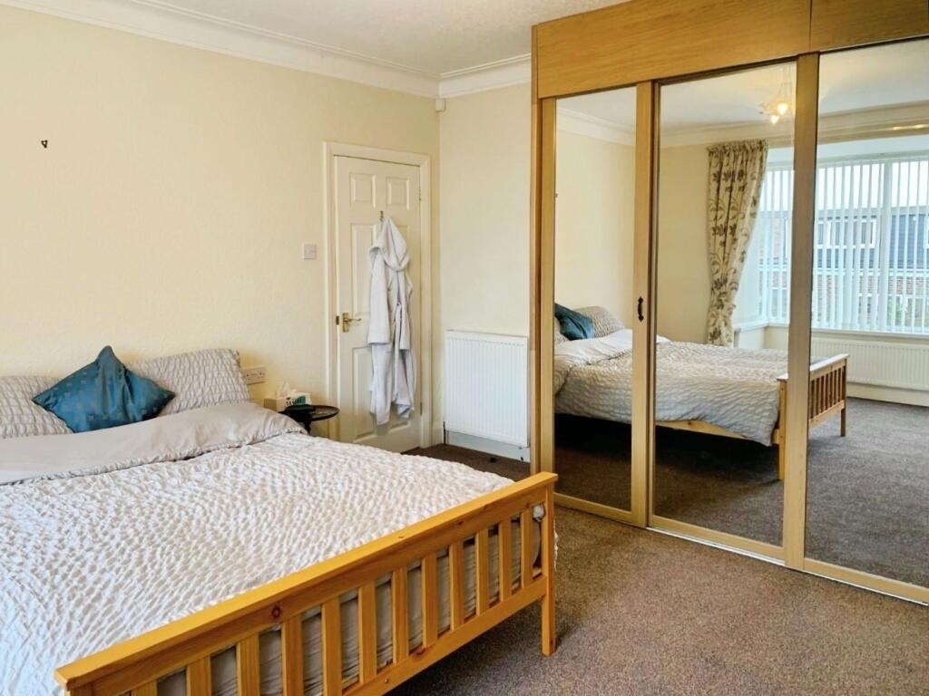 pbox-bedroom-316395.JPG
