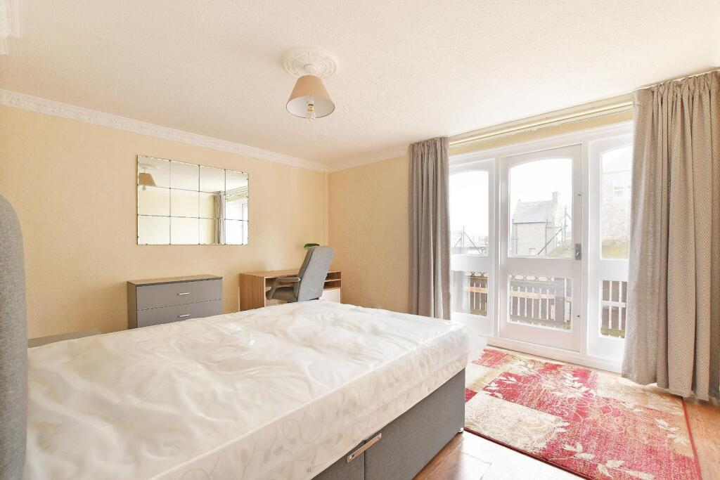 Netherthorpe, bedroom 1, pic 1.jpg