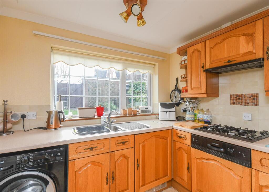 2 Reynolds Close - Kitchen.jpg