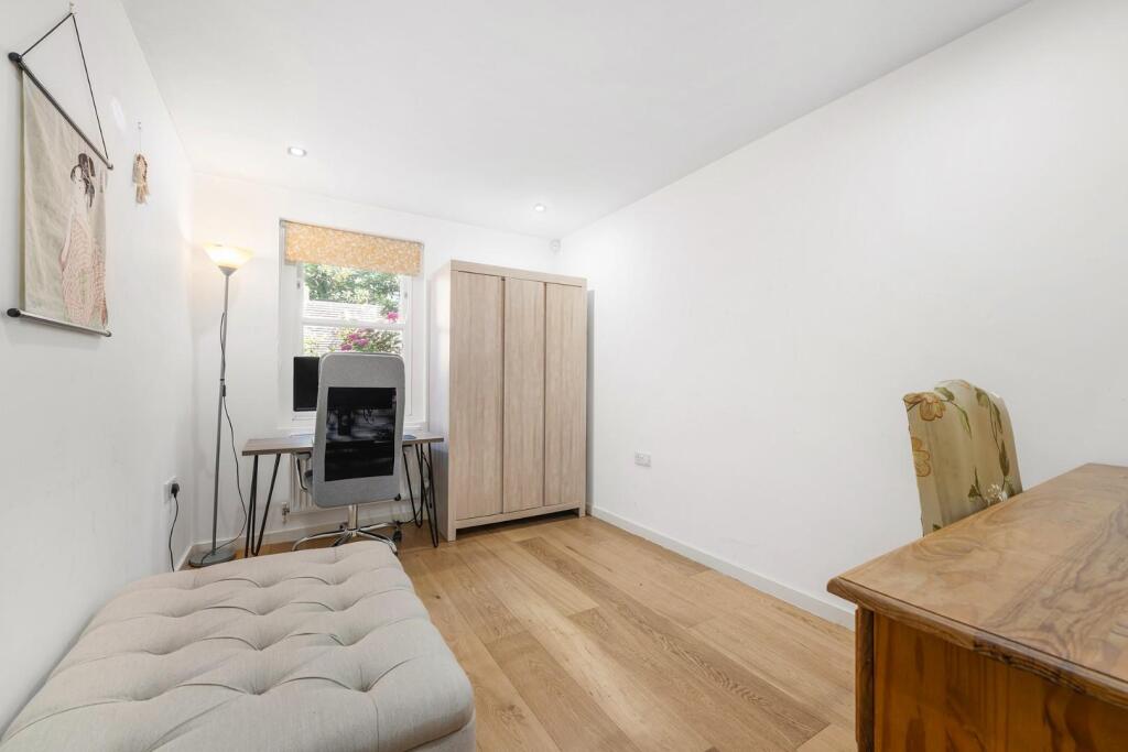 Bedroom 2.JPG