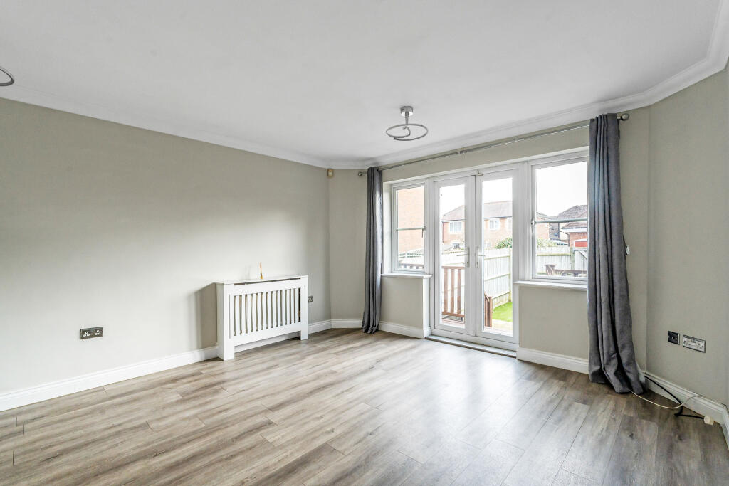 69-Lingfield-Road-16