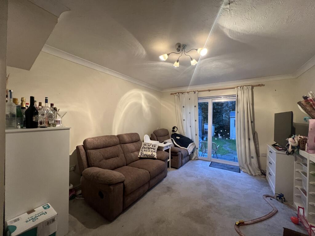 LIVING ROOM (2)