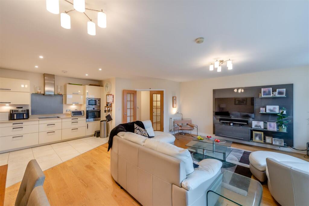 8633911-interior11.jpg