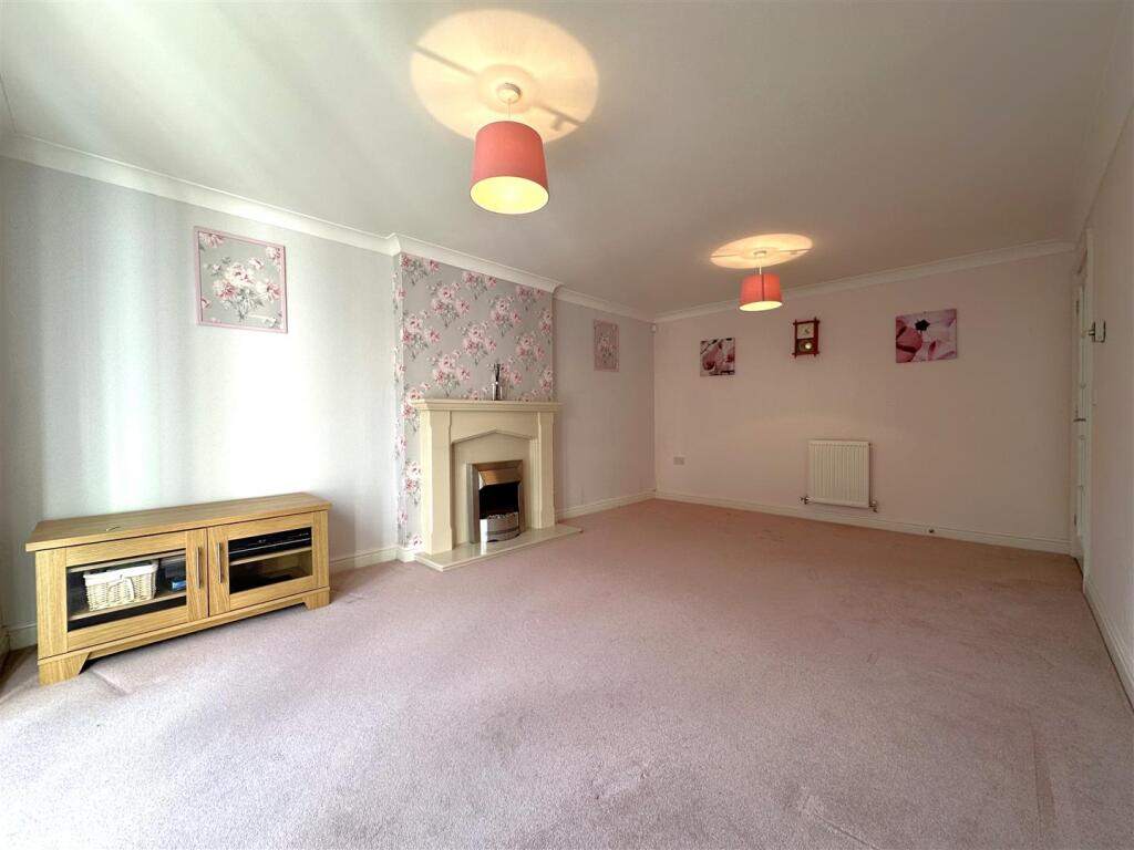 Sizeable Lounge 309