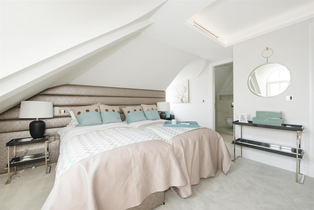 Flat 7 Bedroom 4.jpg