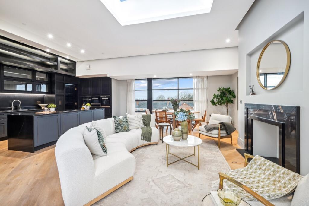 Penthouse 3  Baro...