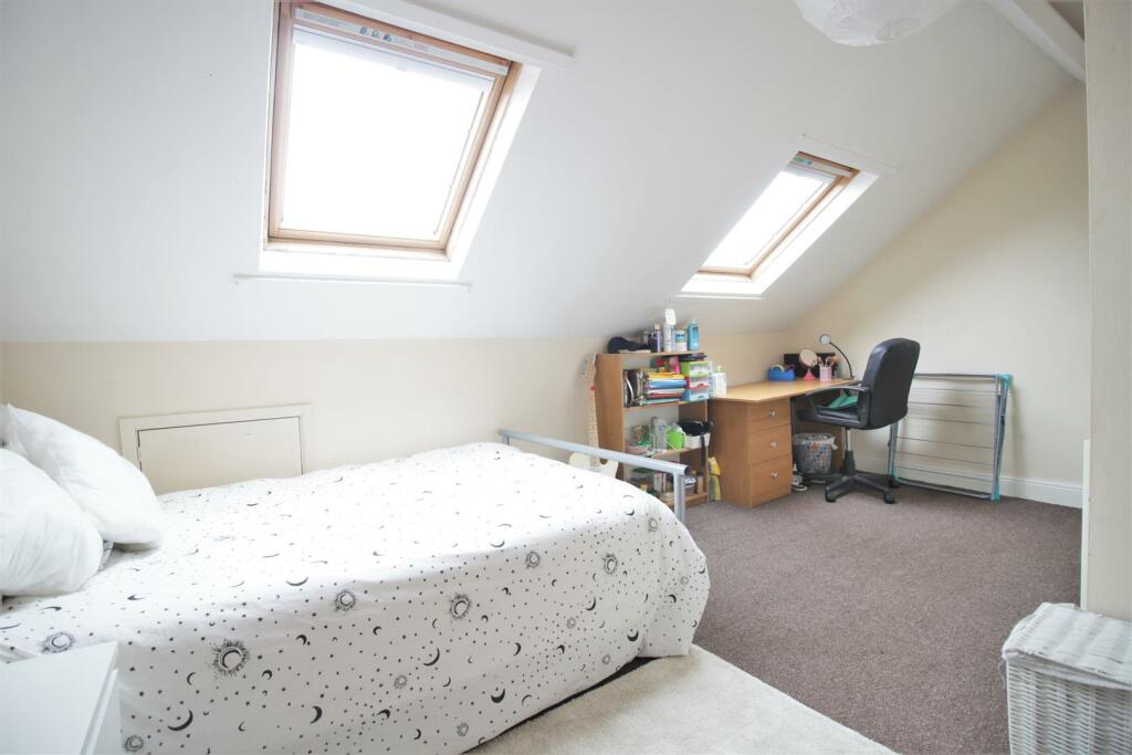 Student-accommodation- Bedroom 4.JPG