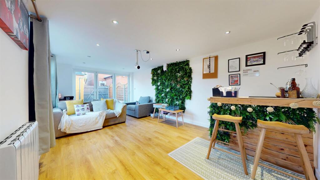 St Helens Road Garden Bar