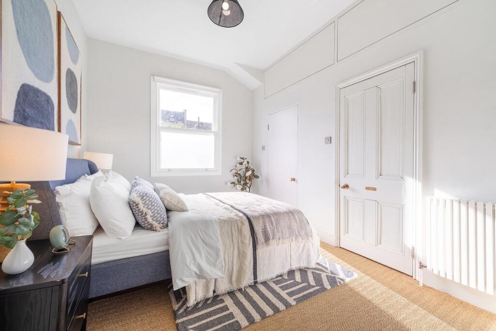 Bedroom (3).JPG