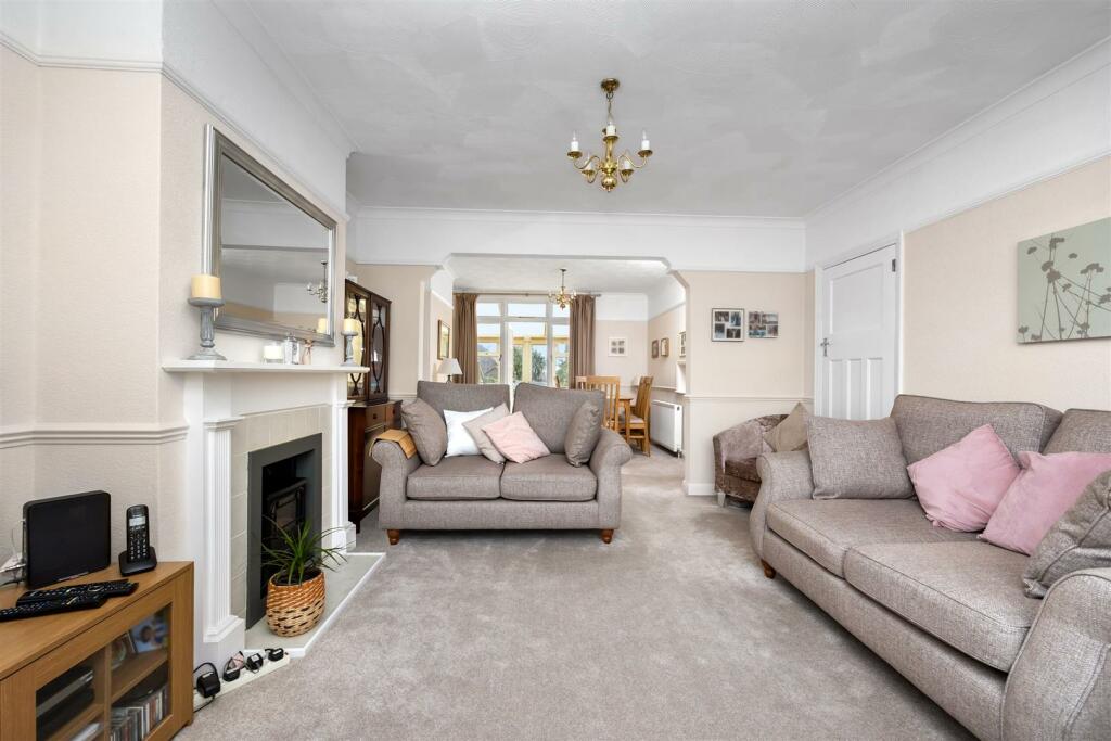 THROUGH LOUNGE DINER.jpeg