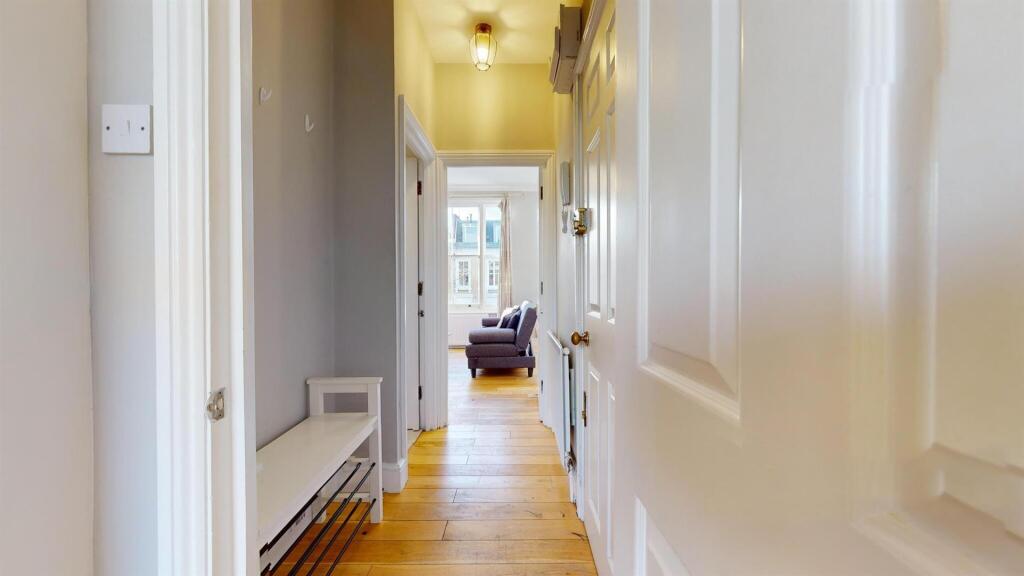 30Kempsfordhallway.jpg
