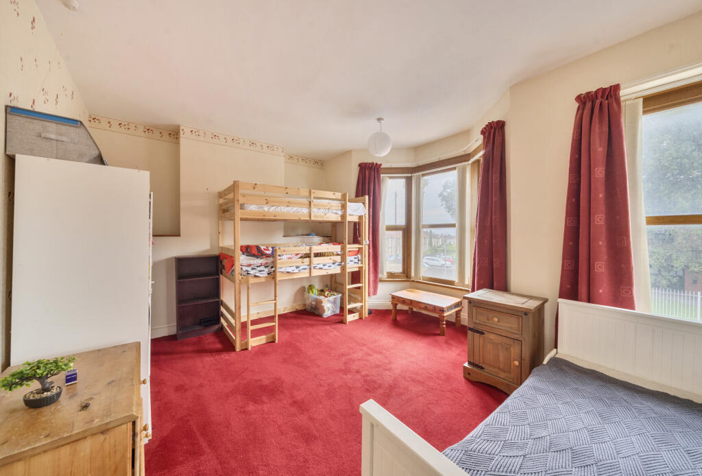 1363997-7-68e7a53...