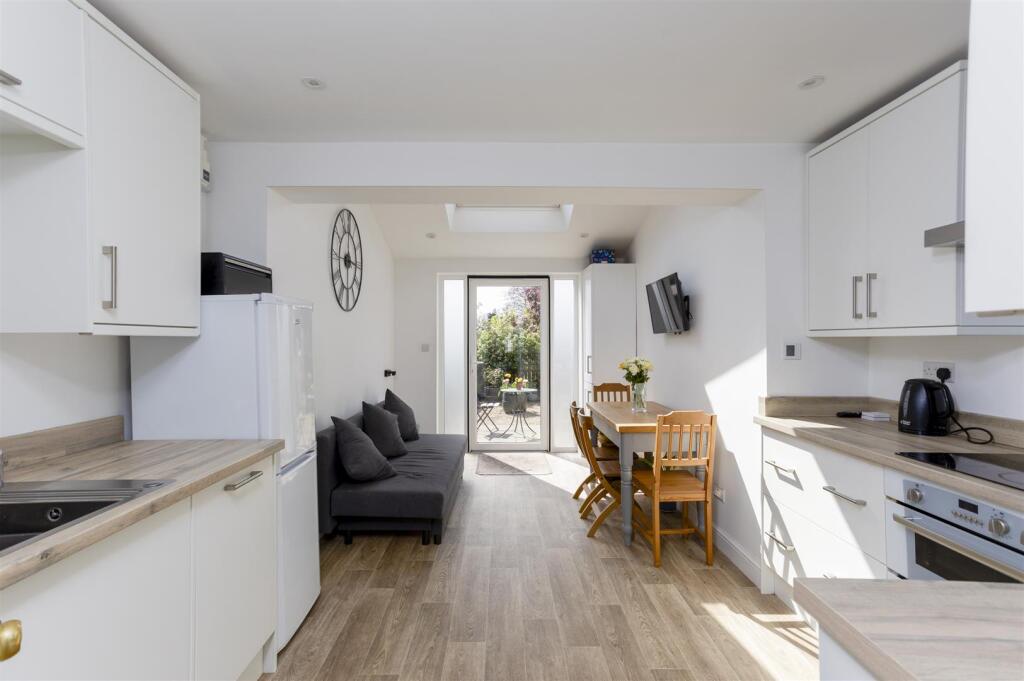 7_Horner_Avenue_10.jpg