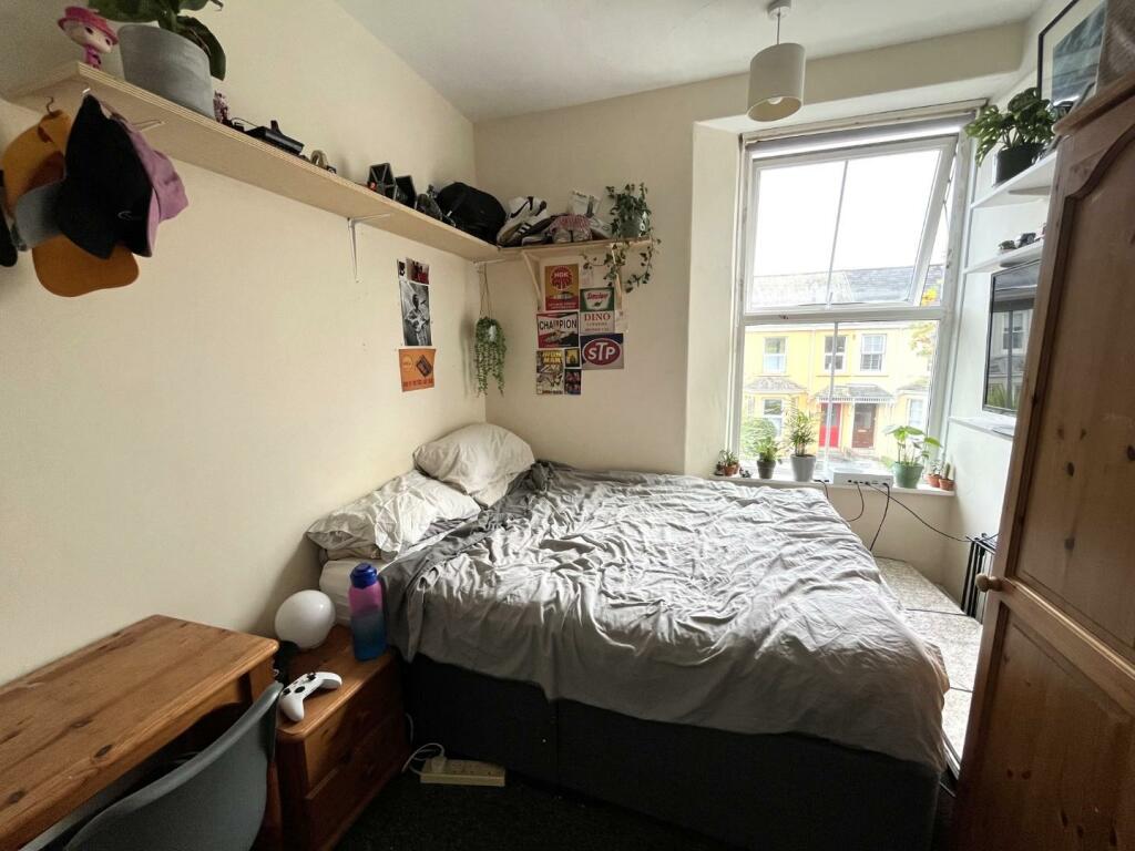 Bedroom 6.JPG