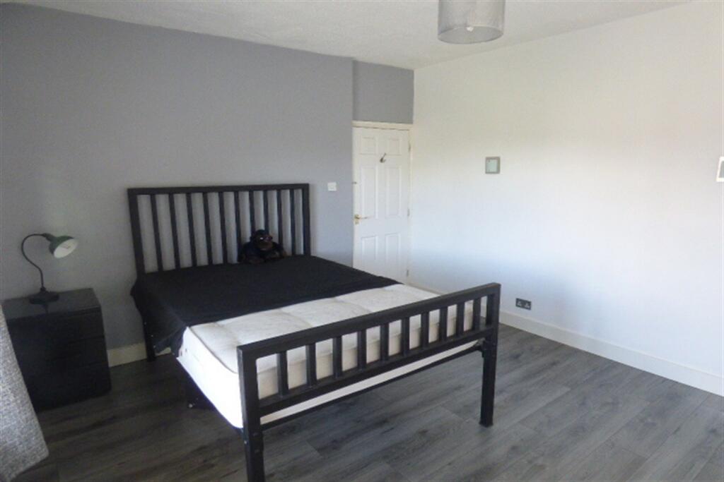 Bed 1 b