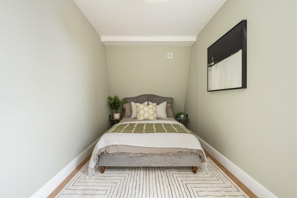 Orchard House, E18