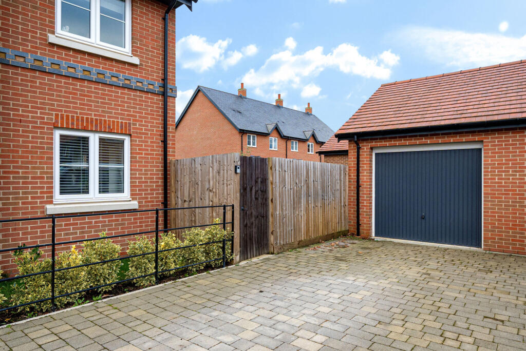 1384525-3-6925dc5...